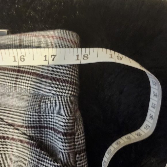 Le Chateau modern fit plaid dress  pants with slight flare sz 12 NWT - Picture 14 of 15